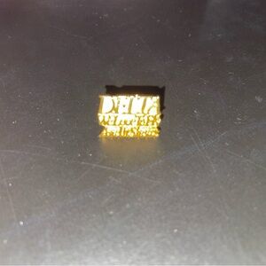 Delta We Love to Fly and It Shows Gold Lapel Pin